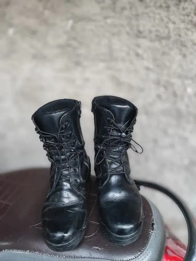 Sepatu safety bekas Sabhara