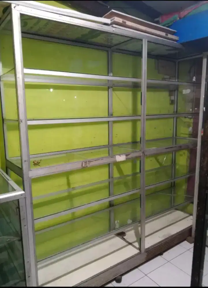 Etalase kaca 2x2m
