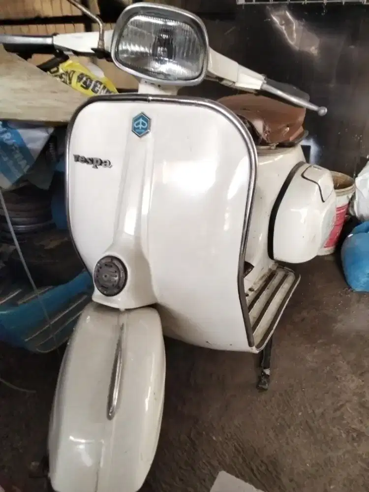 Vespa super 150cc tahun 1976