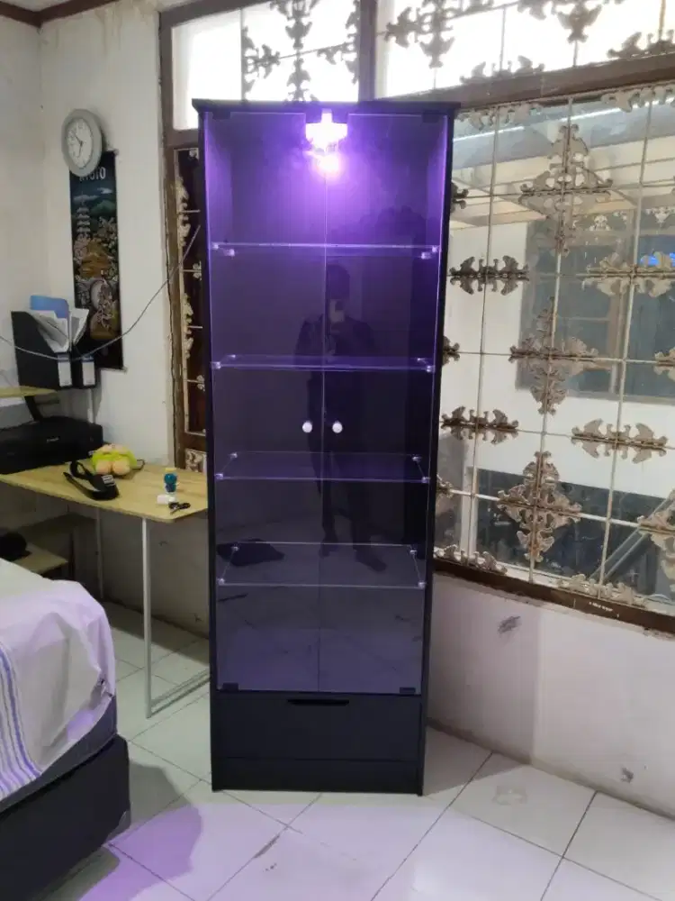 Lemari tas minimalis