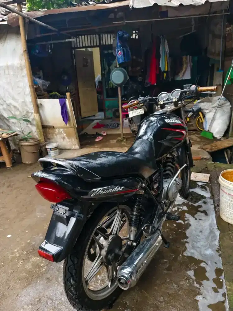 Suzuki Thunder  125 surat komplit lokasi Cileungsi