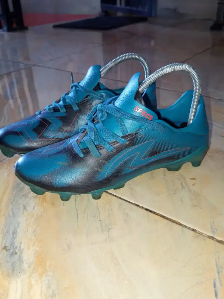 Jual sepatu specs