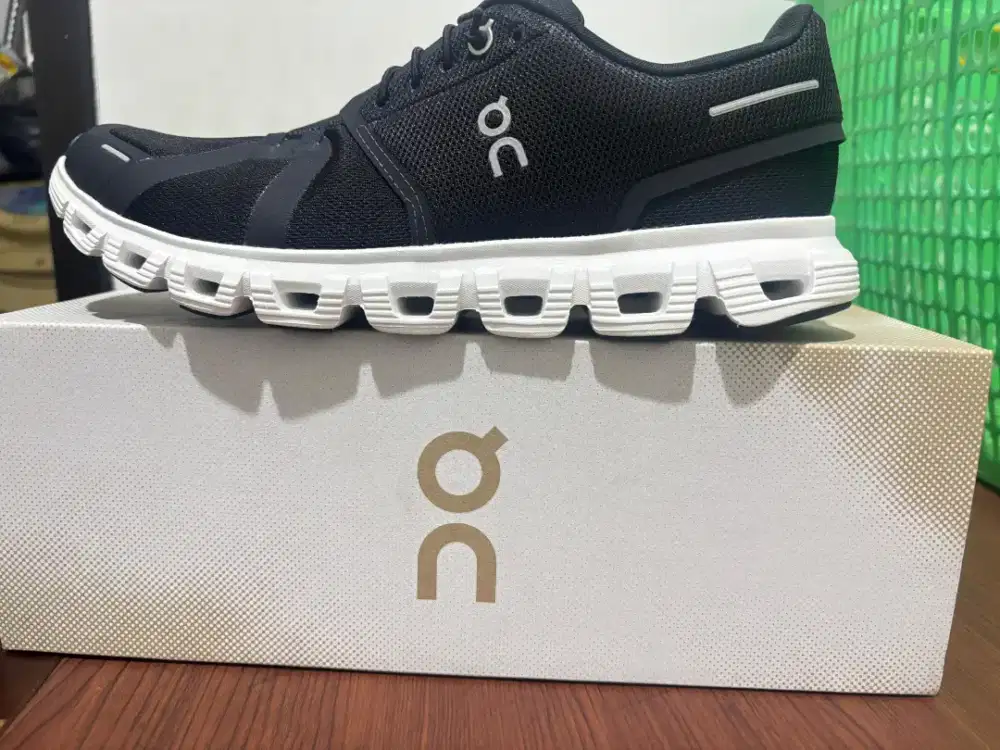 Sepatu cowok On Cloud for Men, 100% Authentic and New