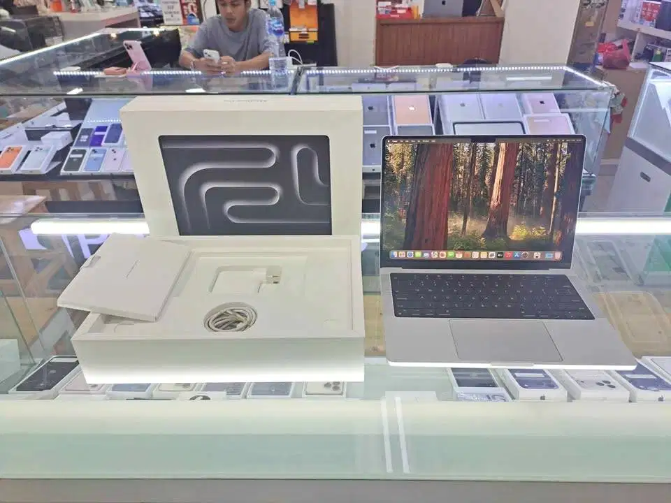 Second Macbook Pro M4 14 Inch 16/512GB Silver Inter ON 21 Febuari