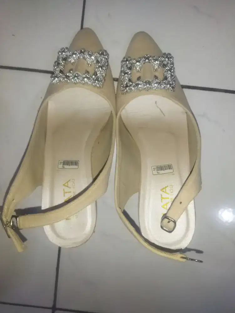 Sepatu high heels kondisi baru