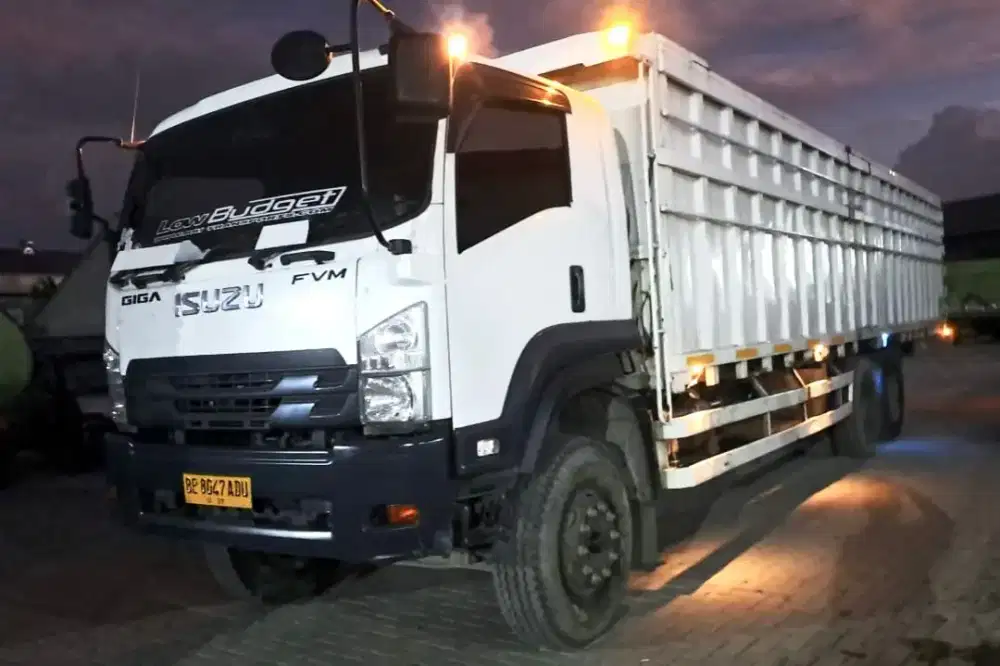 MULUS+banBARU MURAH Isuzu Giga tronton 6x2 HP bak besi sentral 2024