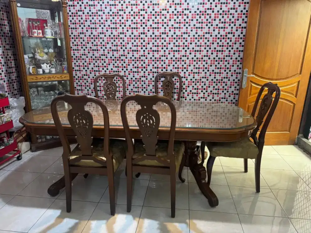 Dijual meja makan kayu + 6 kursi