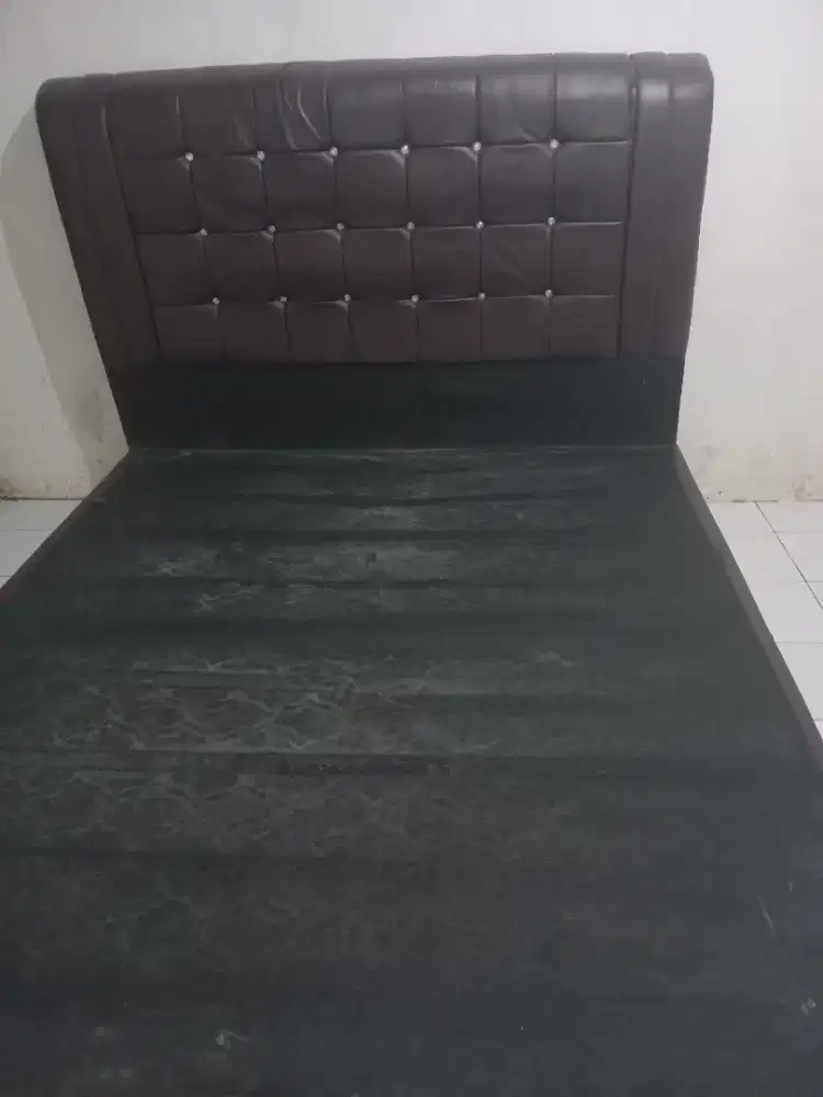Di jual dipan tempat tidur 6 kaki