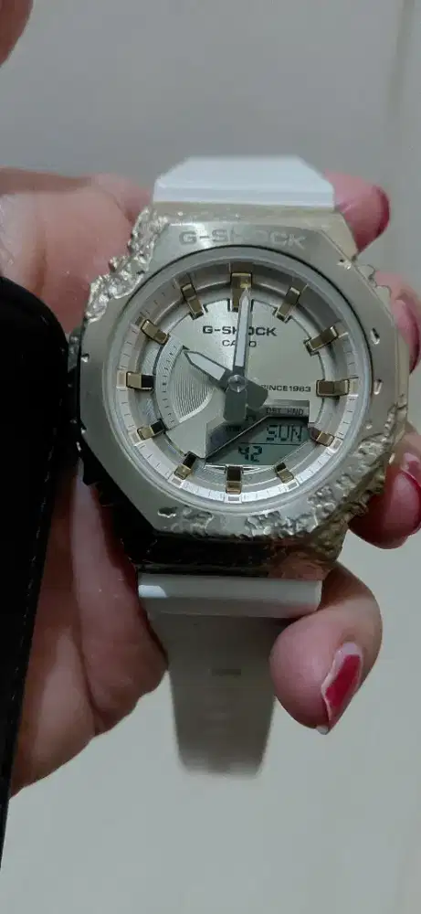 Jam tangan wanita jarang dipakai, mulus tdk ada kendala