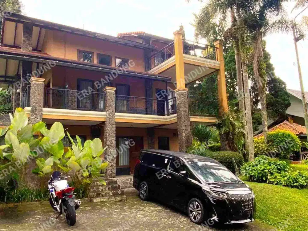 Rumah Villa Istana Bunga Lembang