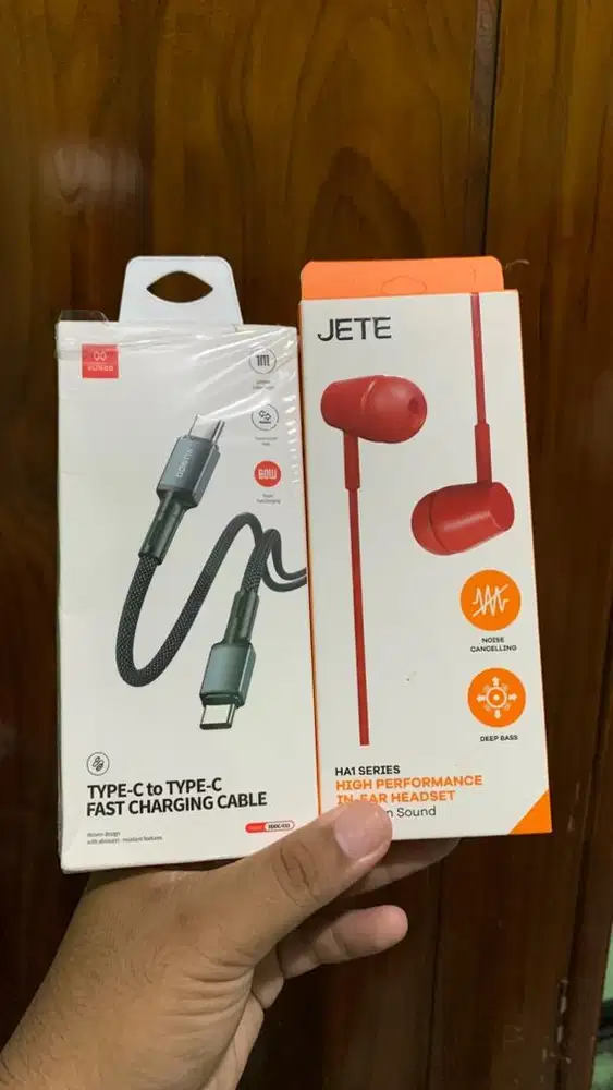 Sepaket Kabel charger C to C & Headset Jete