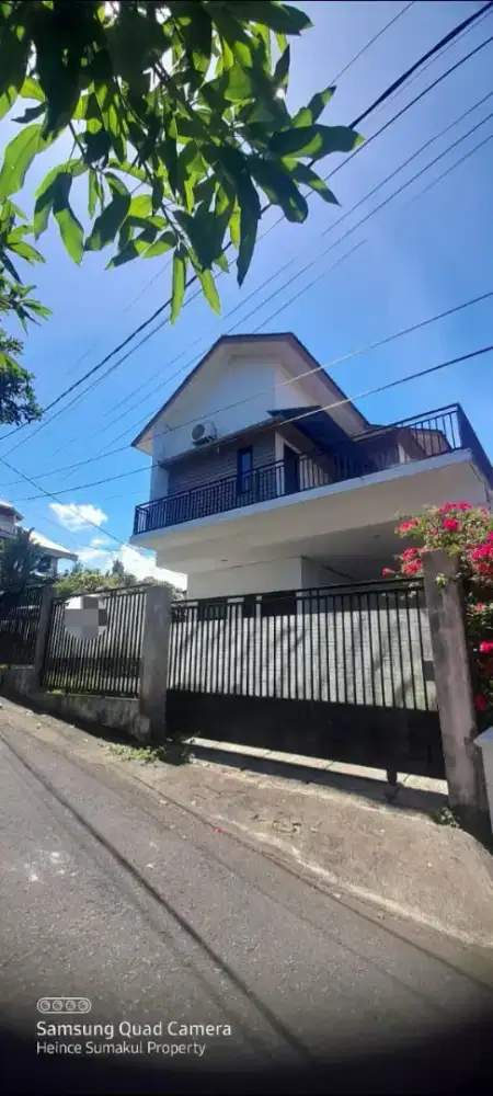 Disewakan rumah cantik 2lt. view Laut lokasi mantap