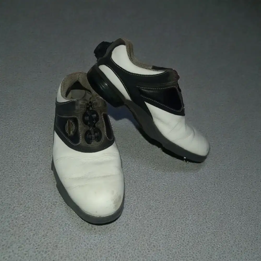 FootJoy Bekas Size 40—Harga Hemat, Kualitas Tetap Mantap!”