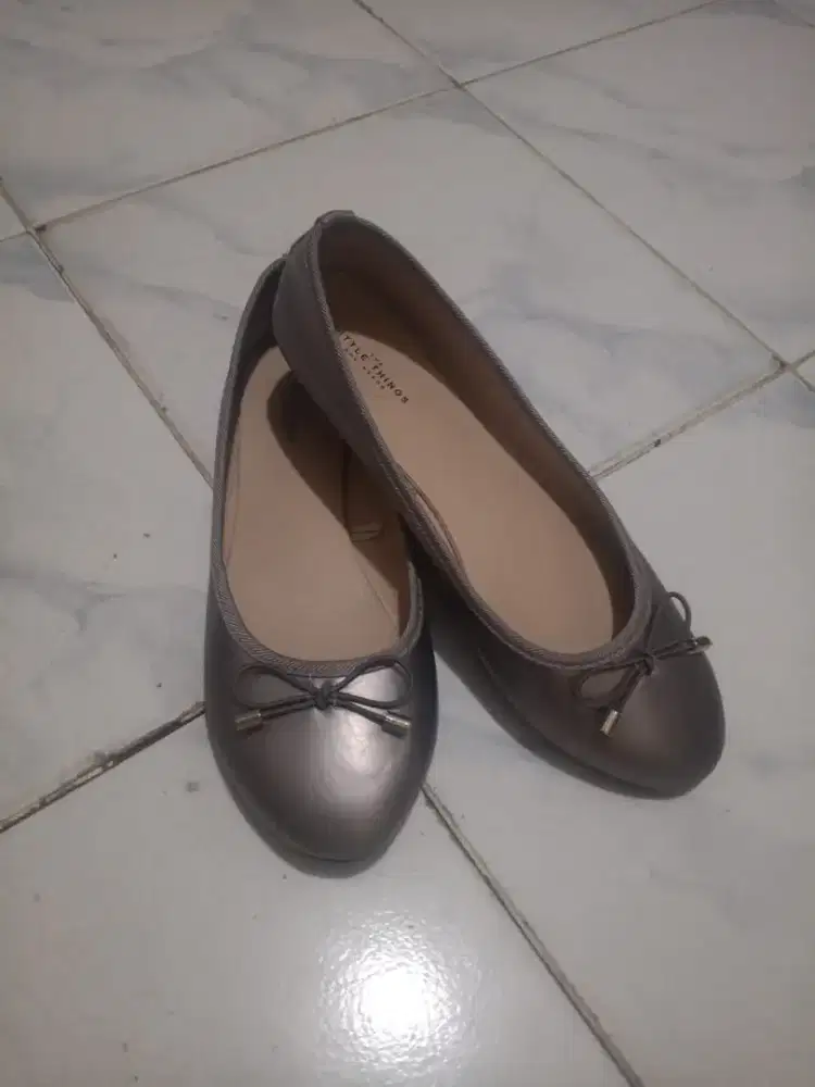 Flat shoes wanita