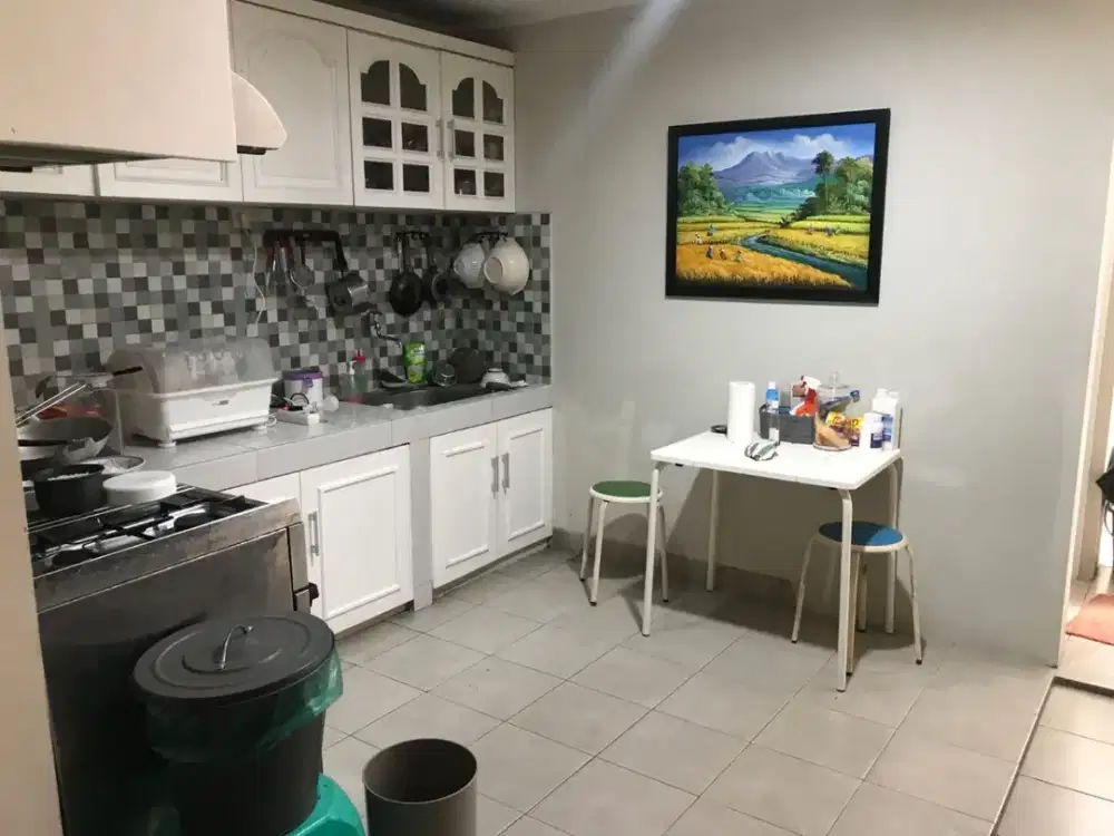 DIJUAL CEPAT RUMAH HUK 2,5 LANTAI DI KEBAYORAN BINTARO (LINGKUNGAN ASRI , ELITE , BAGUS)