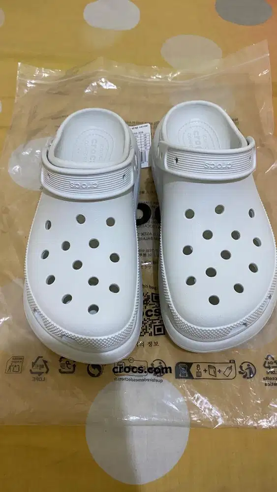 Di jual sendal crocs