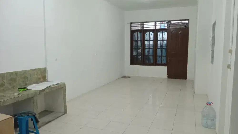 Di Sewakan Rumah Strategis Luas dan Nyaman