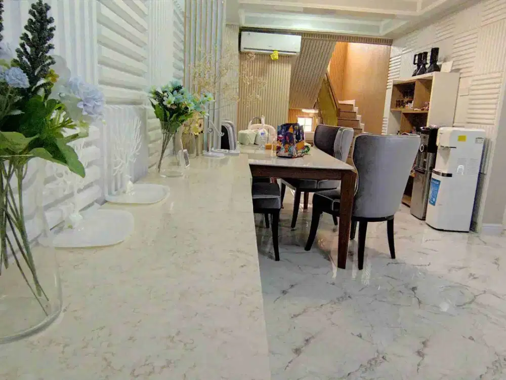 Dijual Rumah Baru 5 Lantai dengan Furnish mewah di Candi Golf Semarang