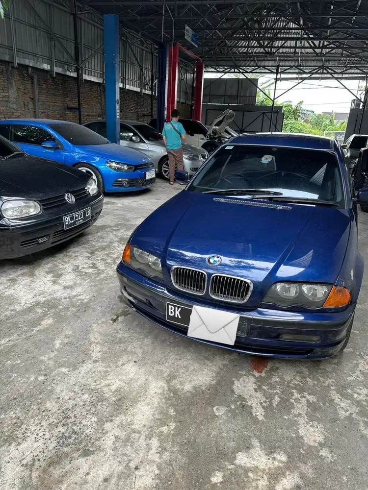 BMW 318i 2001 Bensin