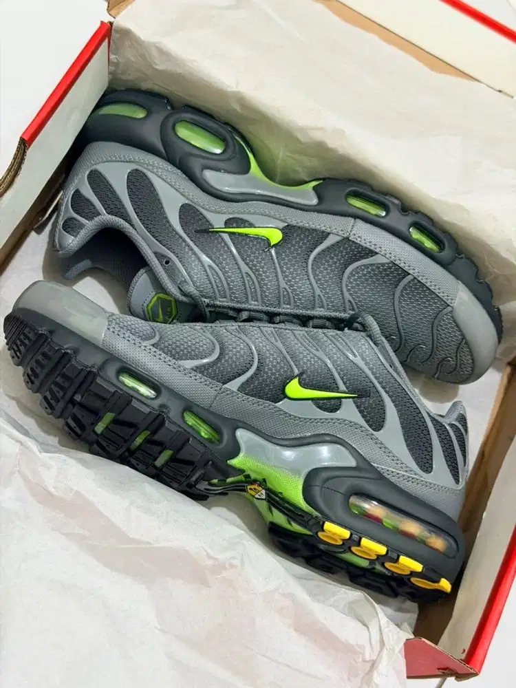 AIR MAX PLUS MEN'S SNEAKERS SHOES - SMOKE GREY/VOLT