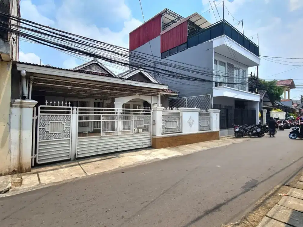 TERBAIK! SUPER NEGO! Rumah Pejaten Timur Dijual. Tanah Besar, Jalan Lebar