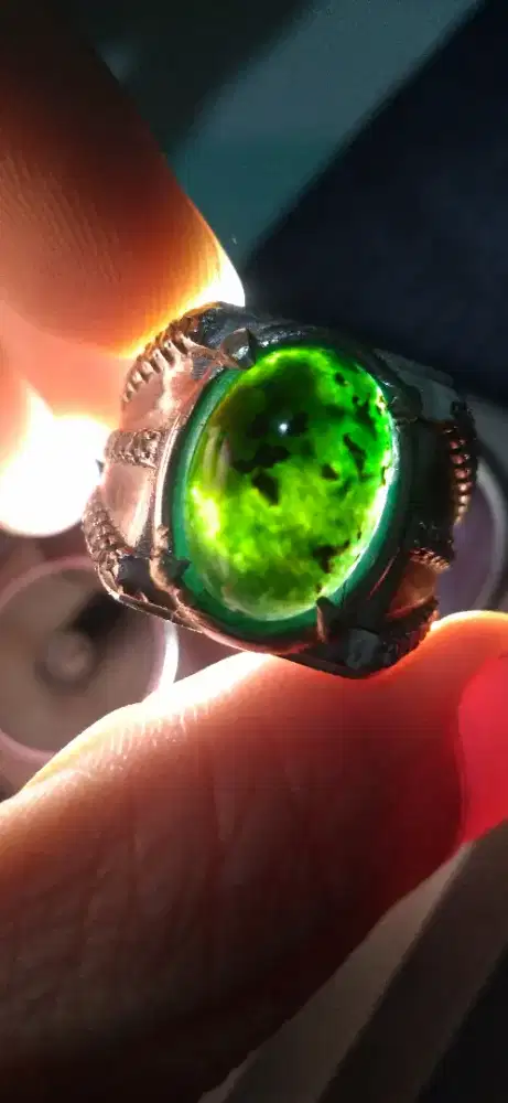 Batu bacan coklat.