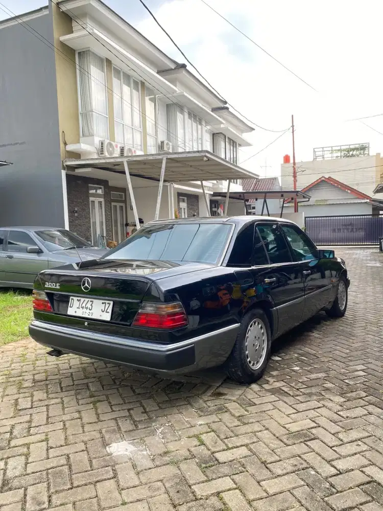 Mercedes-Benz E300 1991 Bensin