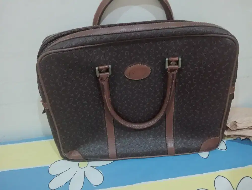 Tas laptop bahan kulit