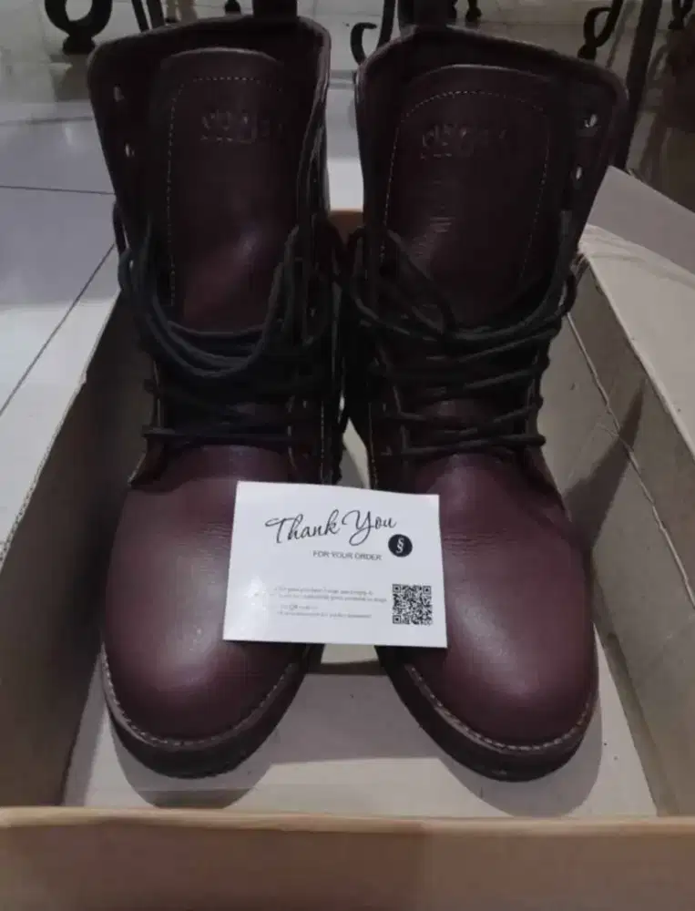 Jual second sepatu Boots wanita merk Shoeka Shoes