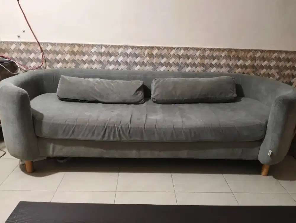Sofa 220x80cm + meja informa(meja ada lecet sedikit sesuai foto)