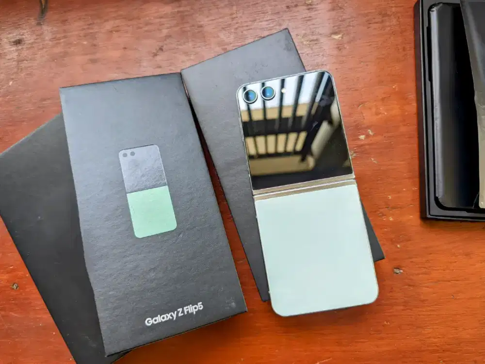 Samsung Z Flip 5 256GB Resmi SEIN