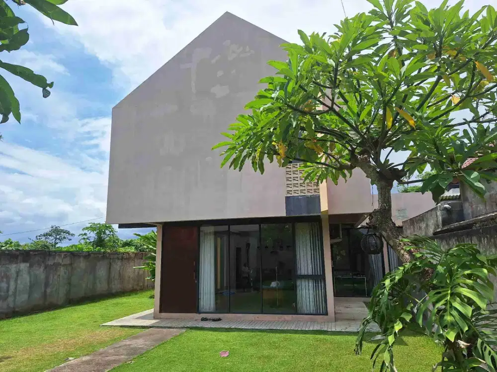 Rumah Semi Villa View Laut Dekat Pantai Gumicik Ketewel