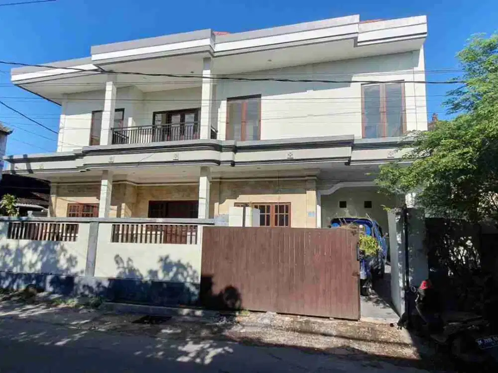 rumah area strategis gatot subroto tengah SHM cocok untuk hunian nyaman