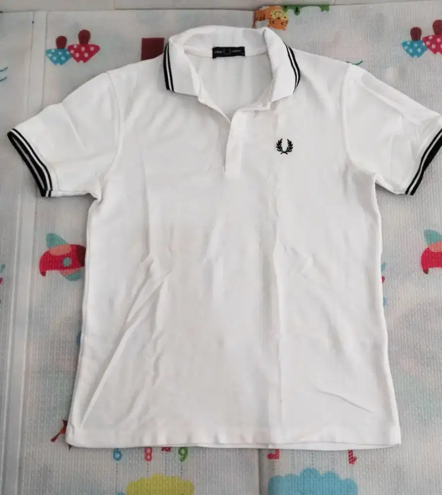 T-Shirt bahan polo merk Fred Peery size M