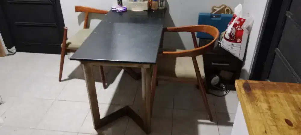 Meja Makan Marmer Hitam