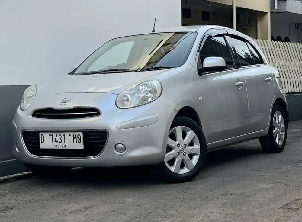 Nissan MARCH 1.2 AT 2013 KM 112rb ISTIMEWA BANDUNG