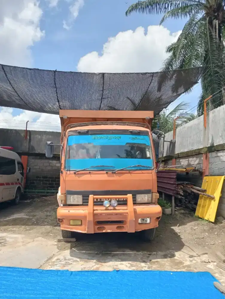 TRUCK Mitshubishi fuso