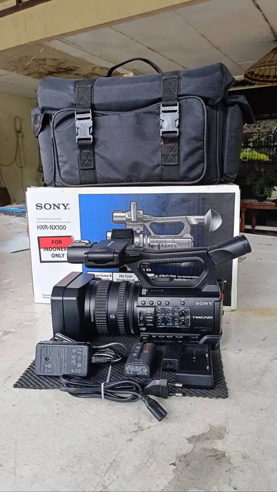 Camcorder Sony HXR NX 100 good condition!