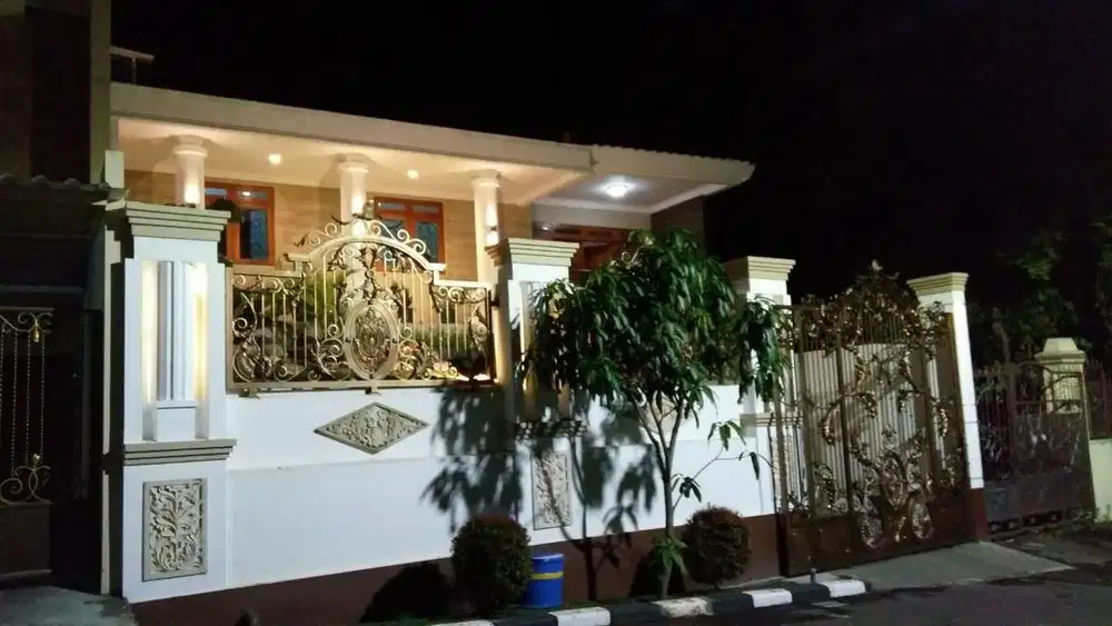 RUMAH MEWAH DI KAWASAN ELIT MANYARAN SEMARANG