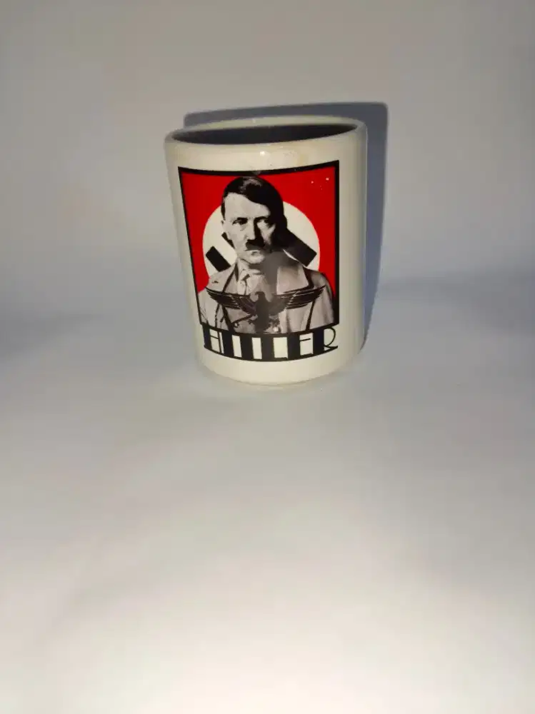 gelas putih bermotif