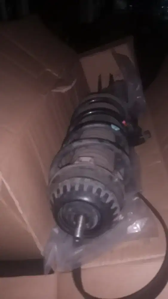 Mau jual shok beker bekas mobil honda crv