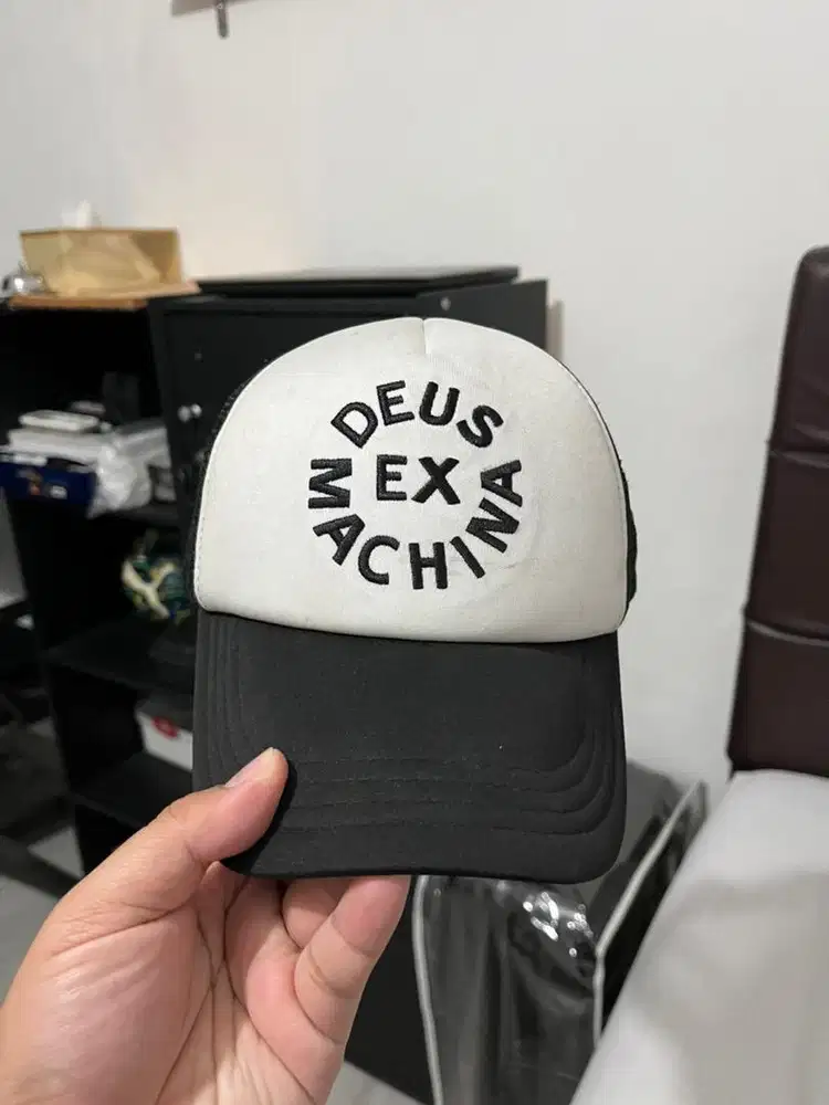 Deus Ex Machina - Cap