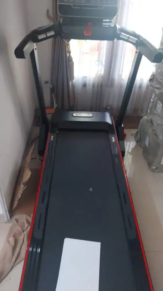 Di jual tredmile masih normal semua, jarang di pake.