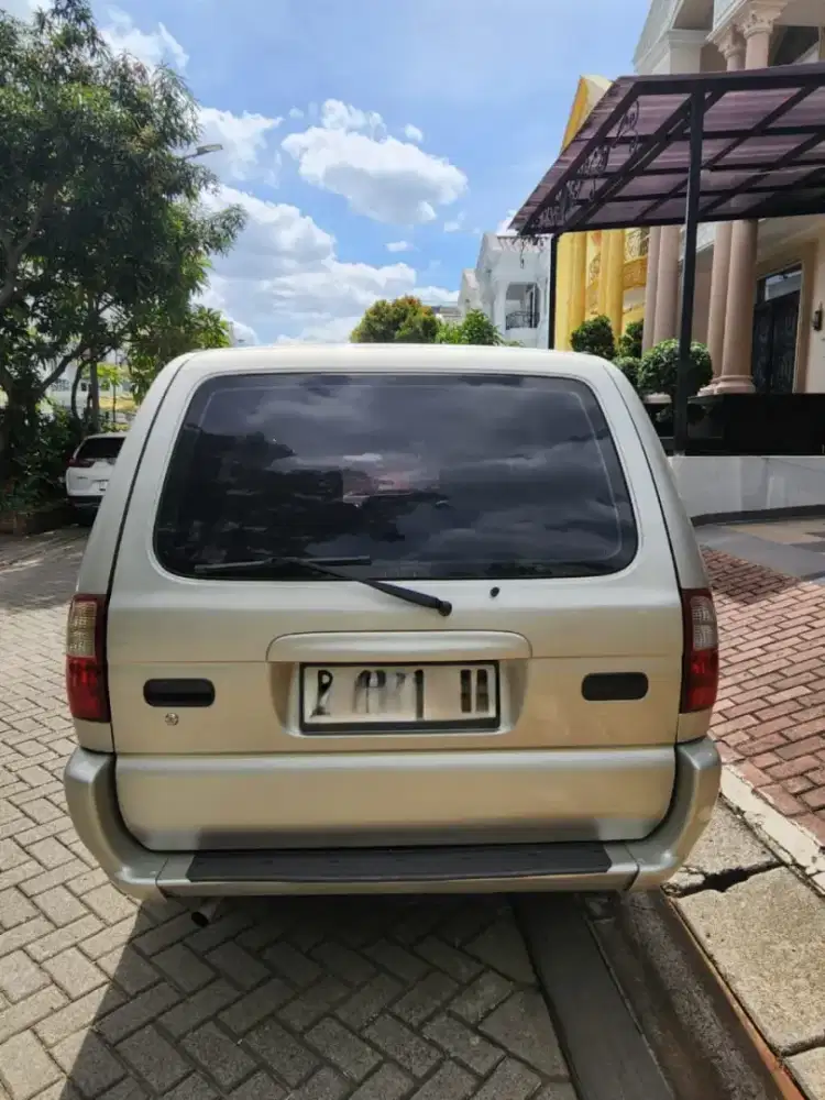 Isuzu Panther LS 2.5 AT