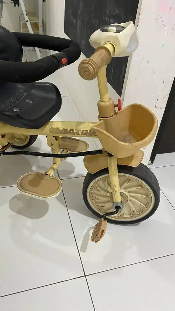 Sepeda Roda Tiga Anak Anak Aviator Ada Musik dan Lampu