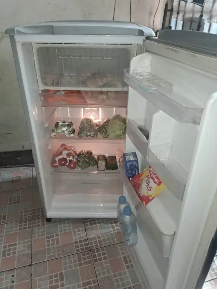 Jual kulkas FUJITEC ORIAN satu pintu siap untuk d antar