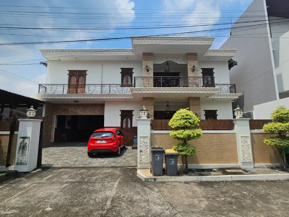 Jual Rumah Luas 2 Lantai Penginapan dan kost di sawunggaling banyumanik