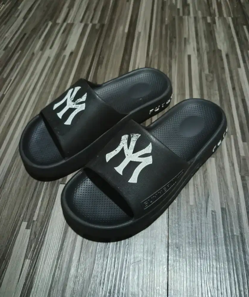 Sandal Yankees  -HSC2025