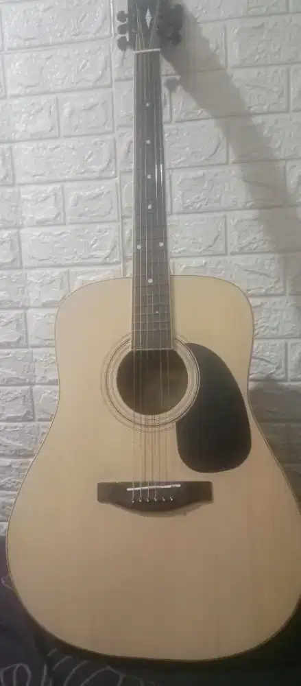Di jual gitar akustik elektrik lumayan mulus