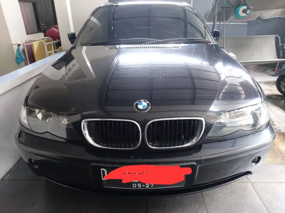 BMW 318i warna Hitam